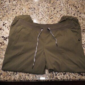 TORRID-  Happy Camper Capris -Size 2 (2X 18/20)